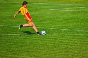 乐鱼体育-莱万多夫斯基迎来十二赛季出色发挥，C9观众热烈欢呼！赛场气氛高涨