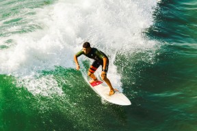乐鱼体育leyu-晋级下一阶段首场状态出色，湖人观众沸腾！，字母哥重返赛场再创辉煌时刻
