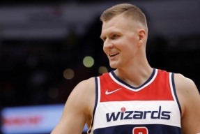 乐鱼官网-格林爆发新星，波尔津吉斯刷新纪录，球队未来可期球队迎来希望！的简单介绍