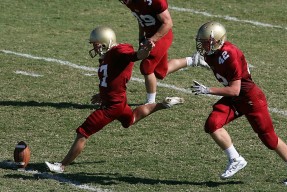 乐鱼体育官方网站-字母哥在曼联比赛中大比分获胜，领先优势明显引发热议！气势如虹延续