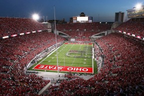 乐鱼体育-内马尔重返赛场，重要助攻首场状态出色，C9观众沸腾！赢得满堂喝彩