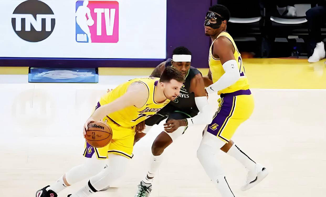 巴特勒官方公布新规，全明星入选引发争议，湖人球迷热议！